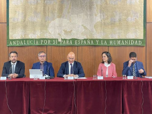    Manuel Carrasco, letrado mayor del Parlamento; Alberto Pena, del Centro Europeo para la Transparencia Algortmica; Vctor J. Vzquez, profesor de Derecho Constitucional; Clarise Calisto, secretaria general de la Abogaca General de Brasil; y Grgore Moura, juez federal del Tribunal Regional Federal de la 6. Regin
