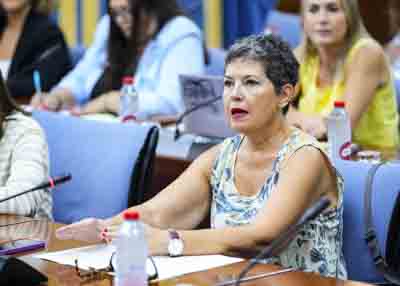 La portavoz del Grupo Mixto-Adelante Andaluca autor de la iniciativa, Mara Isabel Mora 
