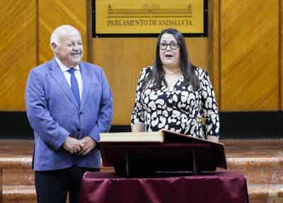 Dolores Bautista, nueva diputada del Grupo Parlamentario Popular, jura acatar la Constitucin y el Estatuto de Autonoma para Andaluca en presencia del presidente del Parlamento y ante el Pleno de la Cmara  