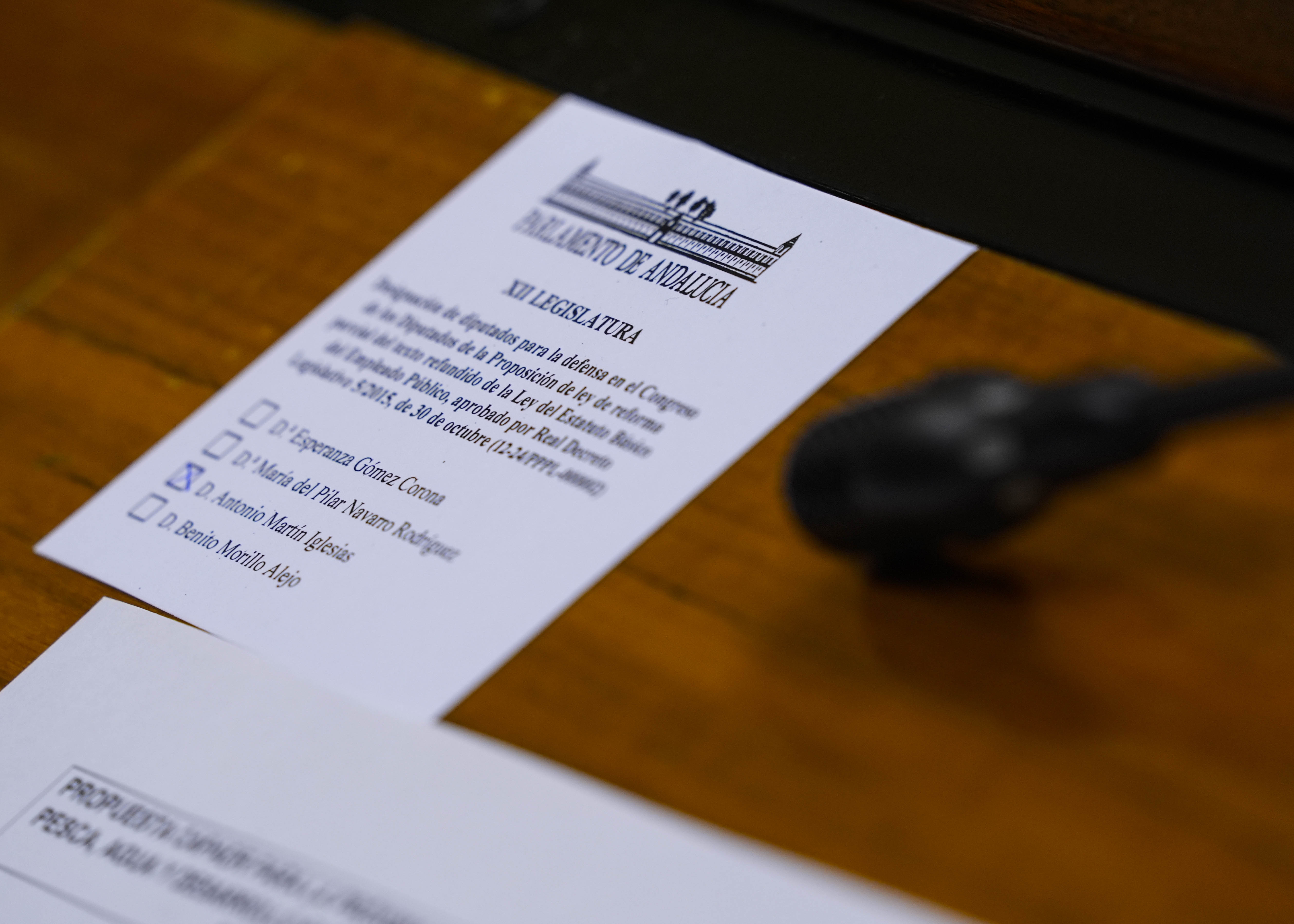 Papeleta de votación para la elección de los tres diputados que defenderán la iniciativa de reforma parcial del texto refundido de la Ley del Estatuto Básico del Empleado Público ante el Congreso de los Diputados