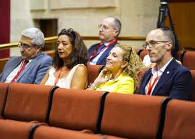  En la tribuna de pblico, agentes sociales y econmicos asisten al debate de toma en consideracin de la proposicin de ley de participacin institucional de sindicatos y empresarios 