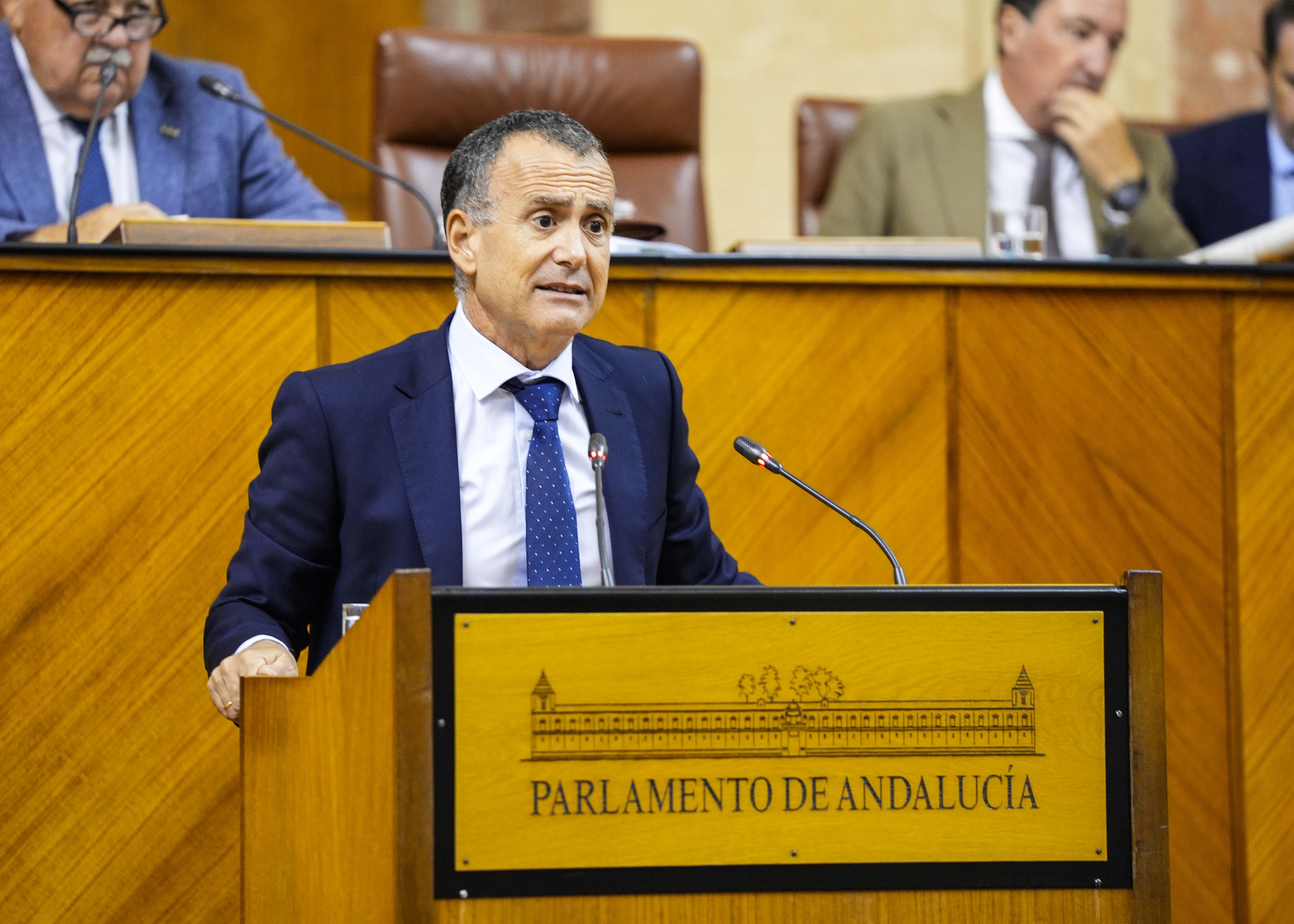 Pablo Jos Venzal, portavoz adjunto del Grupo Popular, cierra con su intervencin el debate de toma en consideracin de la proposicin de ley 