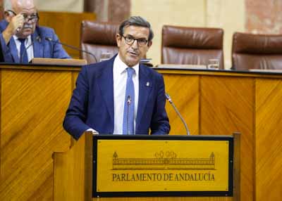 El consejero de Industria, Energa y Minas, Jorge Paradela, informa sobre la situacin de la negociacin colectiva con VEIASA en materia de recursos humanos y sobre las medidas para evitar la conflictividad laboral