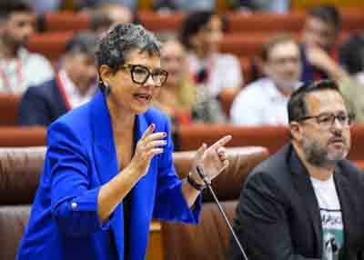 Mara Isabel Mora, presidenta del Grupo Mixto-Adelante Andaluca, inicia la sesin de control con una pregunta relativa a contratos en fraude de ley del SAS 