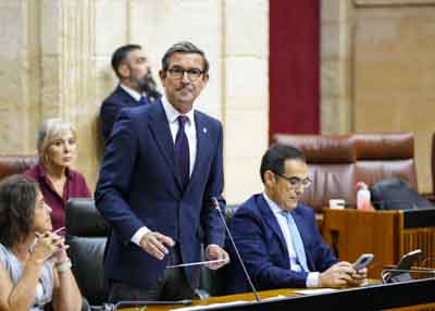 El consejero de Industria, Energa y Minas, Jorge Paradela, responde a la cuestin 