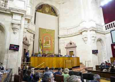 La Mesa del Parlamento de Andaluca durante una de las votaciones que han tenido lugar esta tarde 
