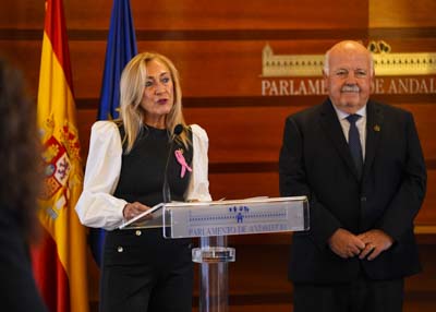 El presidente del Parlamento de Andaluca, Jess Aguirre, y la presidenta de la Asociacin Espaola Contra el Cncer de Mama de la provincia de Crdoba, Mara Auxiliadora Cabans 