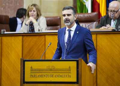 El consejero de Agricultura, Pesca, Agua y Desarrollo Rural, Ramn Fernndez-Pacheco, contesta a la interpelacin 