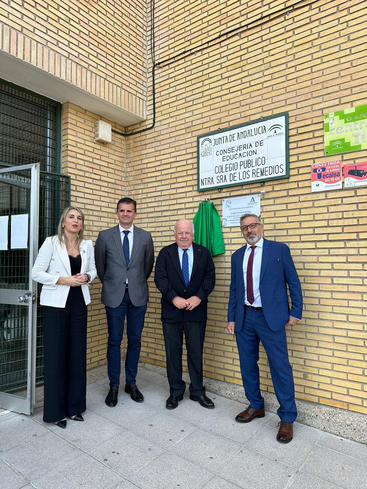 Jess Aguirre, presidente del Parlamento andaluz; el alcalde de Estepa, Antonio Jess Muoz; la diputada Mara Remedios Olmedo; y el director del Colegio pblico Nuestra Seora de los Remedios,  Antonio Miguel Montao    