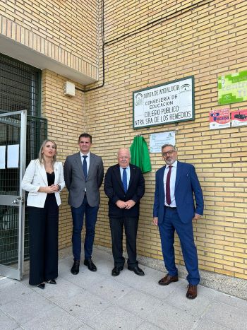 Jess Aguirre, presidente del Parlamento andaluz; el alcalde de Estepa, Antonio Jess Muoz; la diputada Mara Remedios Olmedo; y el director del Colegio pblico Nuestra Seora de los Remedios,  Antonio Miguel Montao    