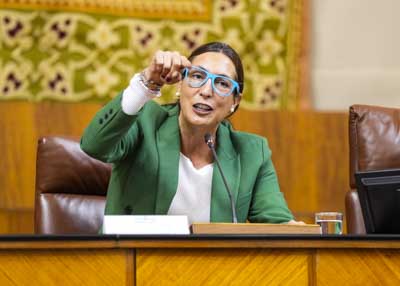 La consejera de Inclusin Social, Juventud, Familias e Igualdad, Loles Lpez, se dirige a los jvenes participantes en el XVI Pleno Infantil UNICEF