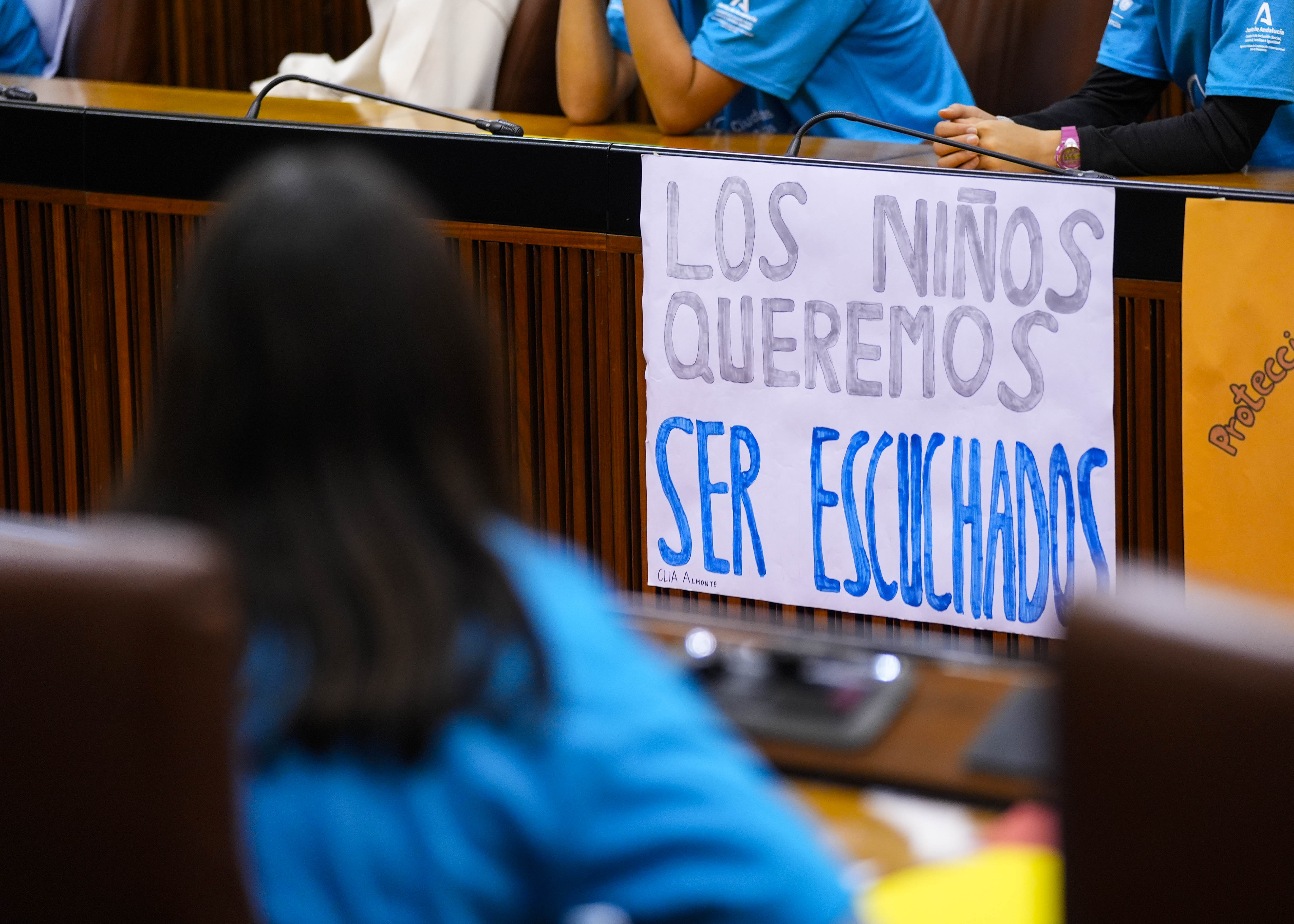  Uno de los carteles que han puesto los nios para reclamar el cumplimiento de los derechos de la infancia para que su voz y sus opiniones sean escuchadas, tal y como recoge el III Plan de Infancia y Adolescencia 
