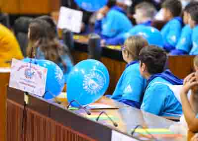  Los nios han representado a los consejos locales de infancia y adolescencia de Algeciras (Cdiz), Almucar (Granada), Huelva, El Viso del Alcor (Sevilla), Fuengirola (Mlaga), Montilla y Luque (Crdoba), y Linares (Jan)  