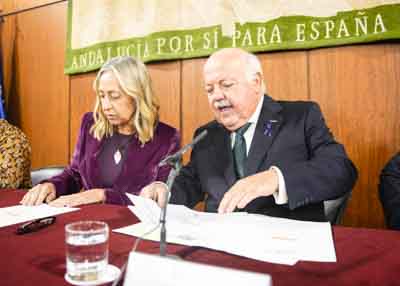 La consejera de Salud y Consumo, Roco Hernndez, y el presidente del Parlamento de Andaluca, Jess Aguirre, al inicio de la presentacin 