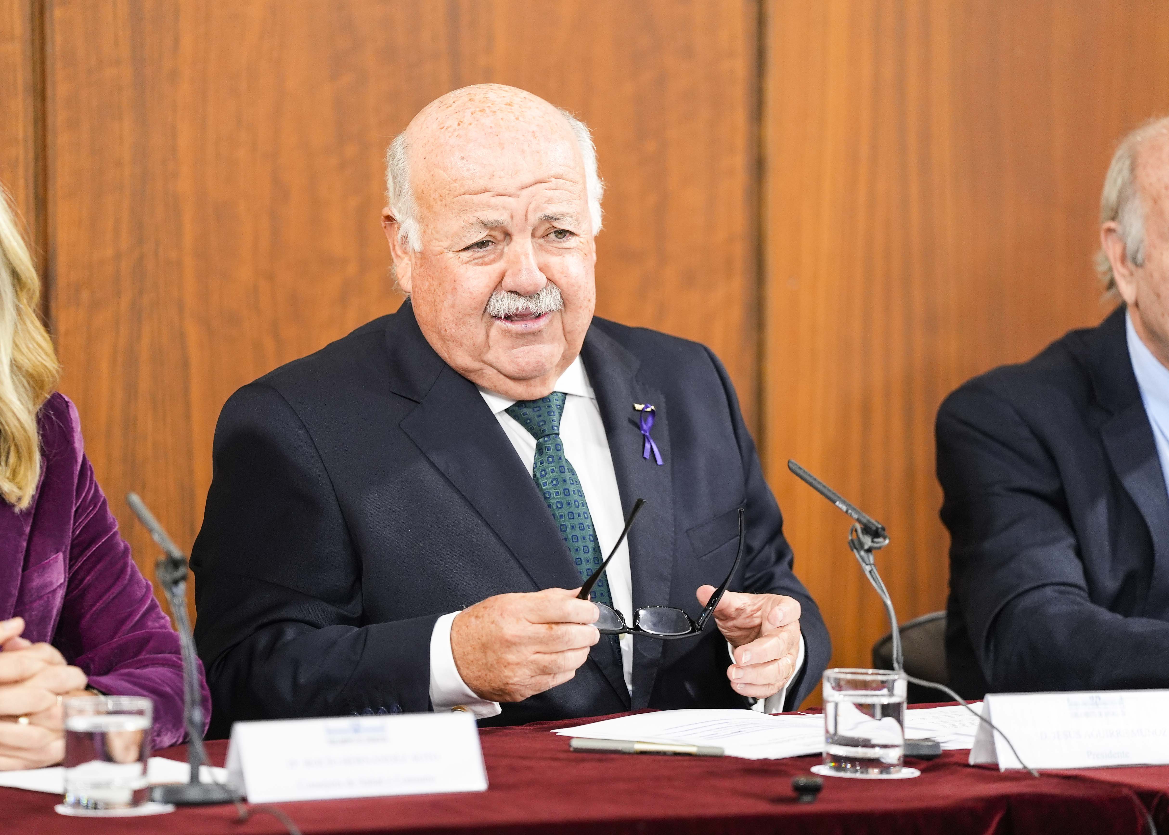 Jess Aguirre, presidente de la Cmara andaluza, inaugura el acto de presentacin del movimiento A la vejez, vitales, en favor de la salud de los adultos mayores por un envejecimiento activo y saludable 