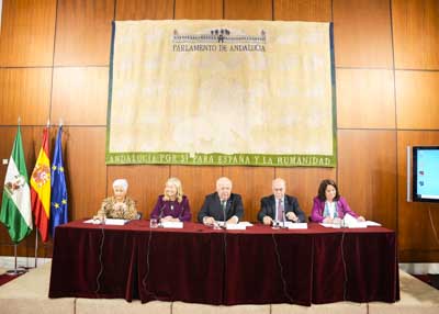  Gloria Veiga, presidenta de CONFEMAC; Roco Hernndez, consejera de Salud y Consumo; Jess Aguirre, presidente del Parlamento de Andaluca; Jos Luis Fernndez, presidente de CEOMA; y Sabina Camacho, portavoz del movimiento A la vejez, vitales  