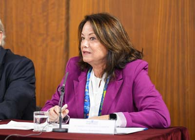 La portavoz del movimiento A la vejez, vitales, Sabina Camacho, aborda los aspectos clave del protocolo de actuacin que firman hoy con la Consejera de Salud y Consumo 