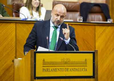  Rodrigo Javier Alonso, portavoz adjunto del Grupo Vox, durante su argumentacin