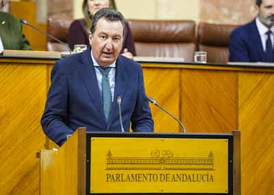  Manuel Andrs Gonzlez, secretario primero de la Mesa, da lectura al informe de la Diputacin Permanente sobre los asuntos tratados entre los das 1 y 31 de enero de 2024  