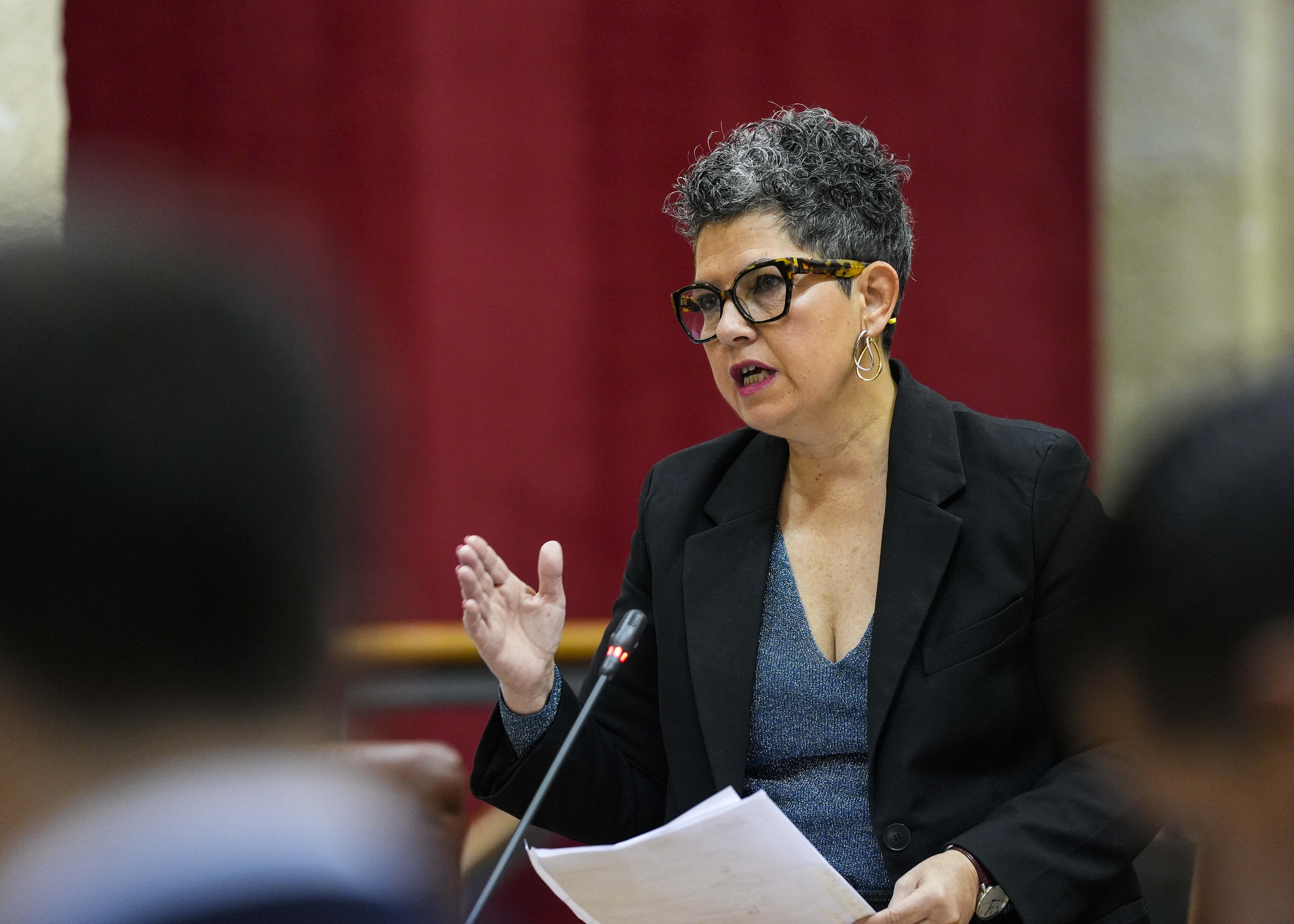 Mara Isabel Mora, presidenta del G.P. Mixto-Adelante Andaluca, inicia las preguntas al Consejo de Gobierno con una cuestin relativa a carencias del hospital Juan Ramn Jimnez (Huelva)