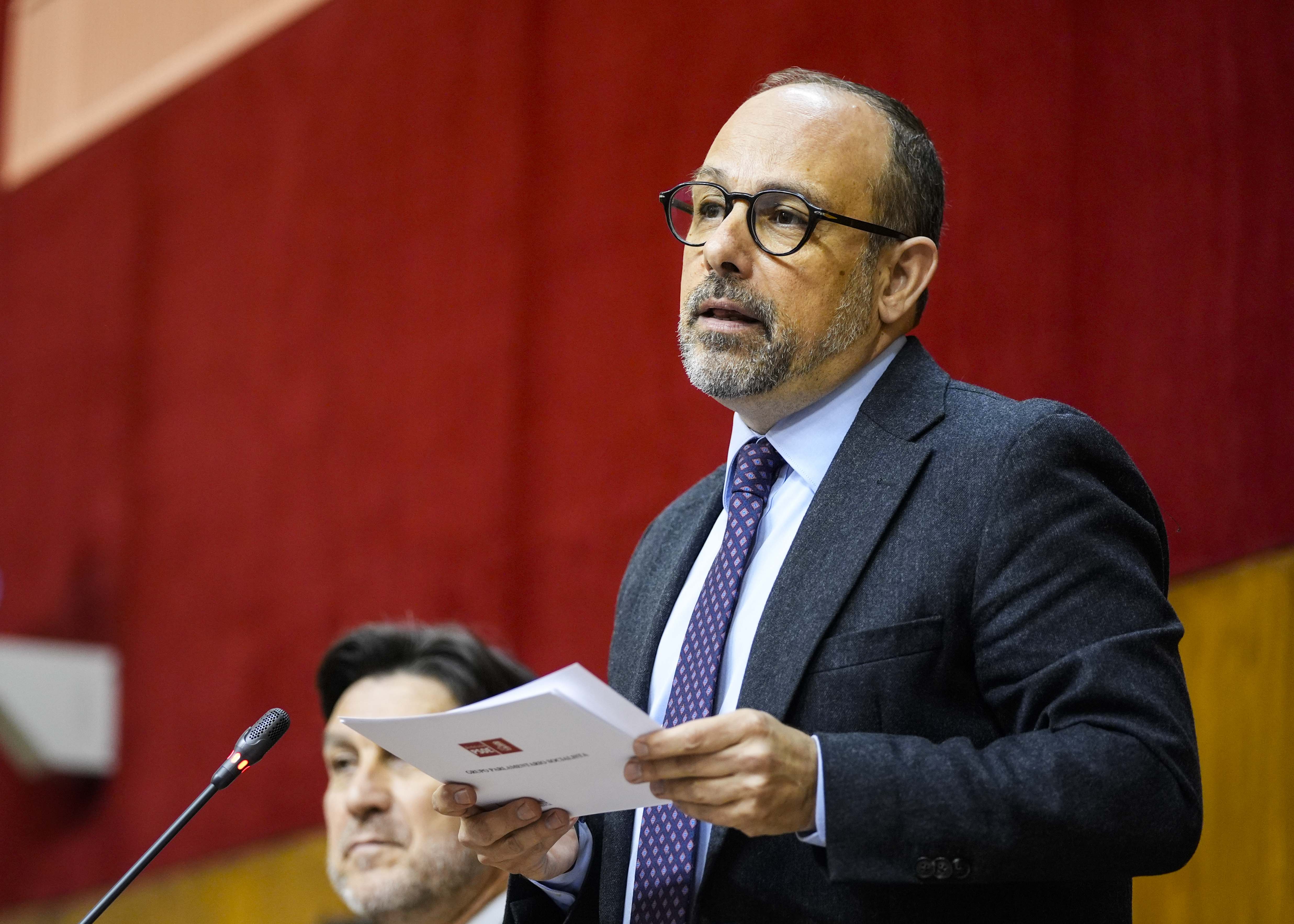 El diputado del Grupo Parlamentario Socialista Antonio Ruiz pregunta sobre el incumplimiento del modelo de financiacin universitaria 