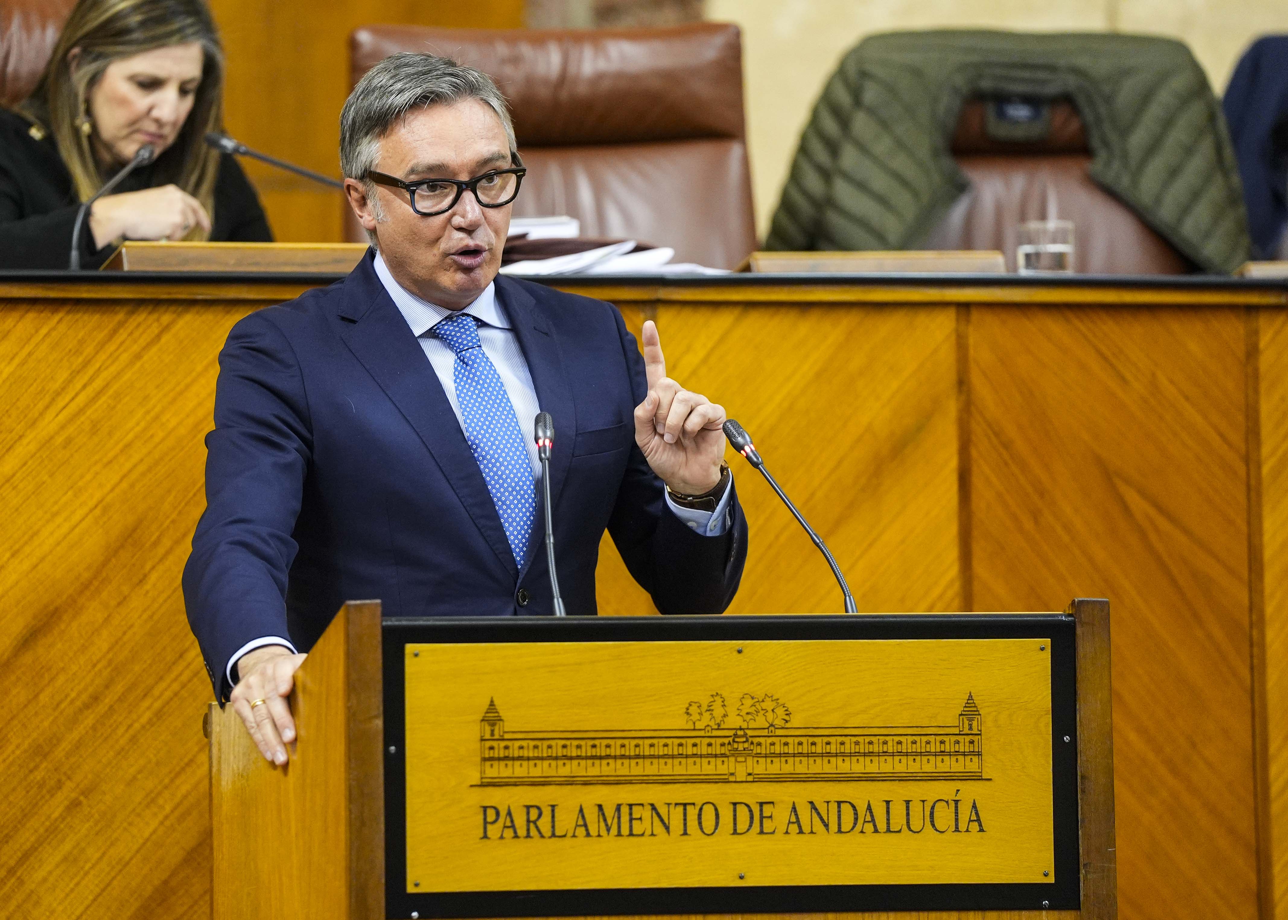  Manuel Gavira, portavoz del Grupo Vox, presenta una PNLP relativa a actuaciones frente a las polticas e impuestos medioambientales de la Unin Europea por perjudicar de manera injustificada la competitividad del puerto de Algeciras y del resto de puertos de Andaluca 
