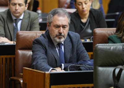 Juan Espadas vota en su ltima sesin como parlamentario andaluz 