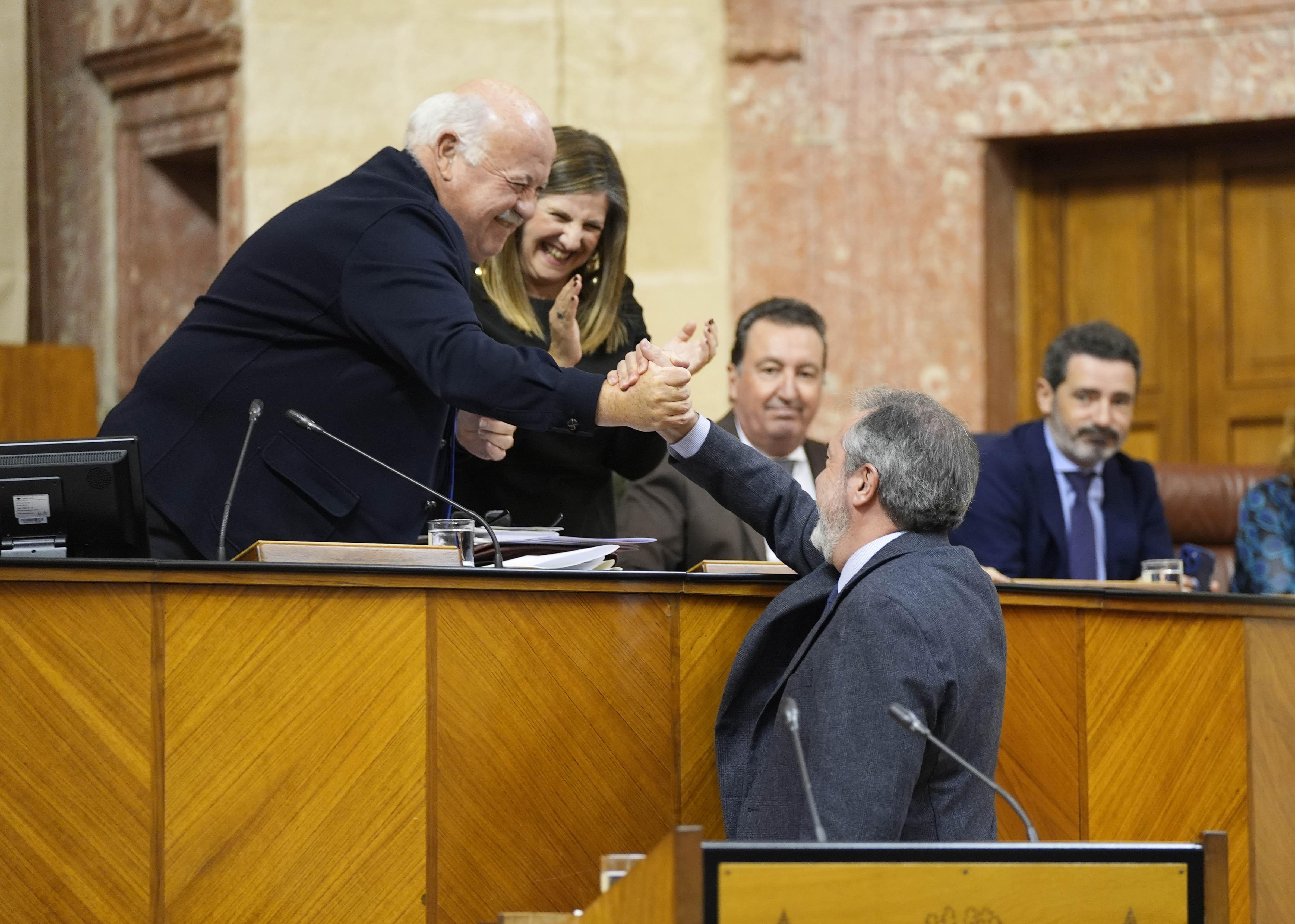 El presidente del Parlamento de Andaluca, Jess Aguirre, agradece a Juan Espadas, en su ltima sesin, su talante, capacidad de negociacin y trabajo, y le desea el mximo xito 
