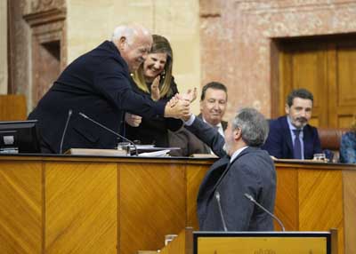 El presidente del Parlamento de Andaluca, Jess Aguirre, agradece a Juan Espadas, en su ltima sesin, su talante, capacidad de negociacin y trabajo, y le desea el mximo xito 