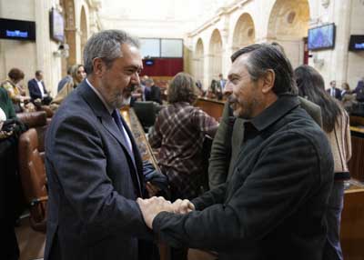 El portavoz del G.P. Popular de Andaluca, Antonio Martn, se despide de Juan Espadas  