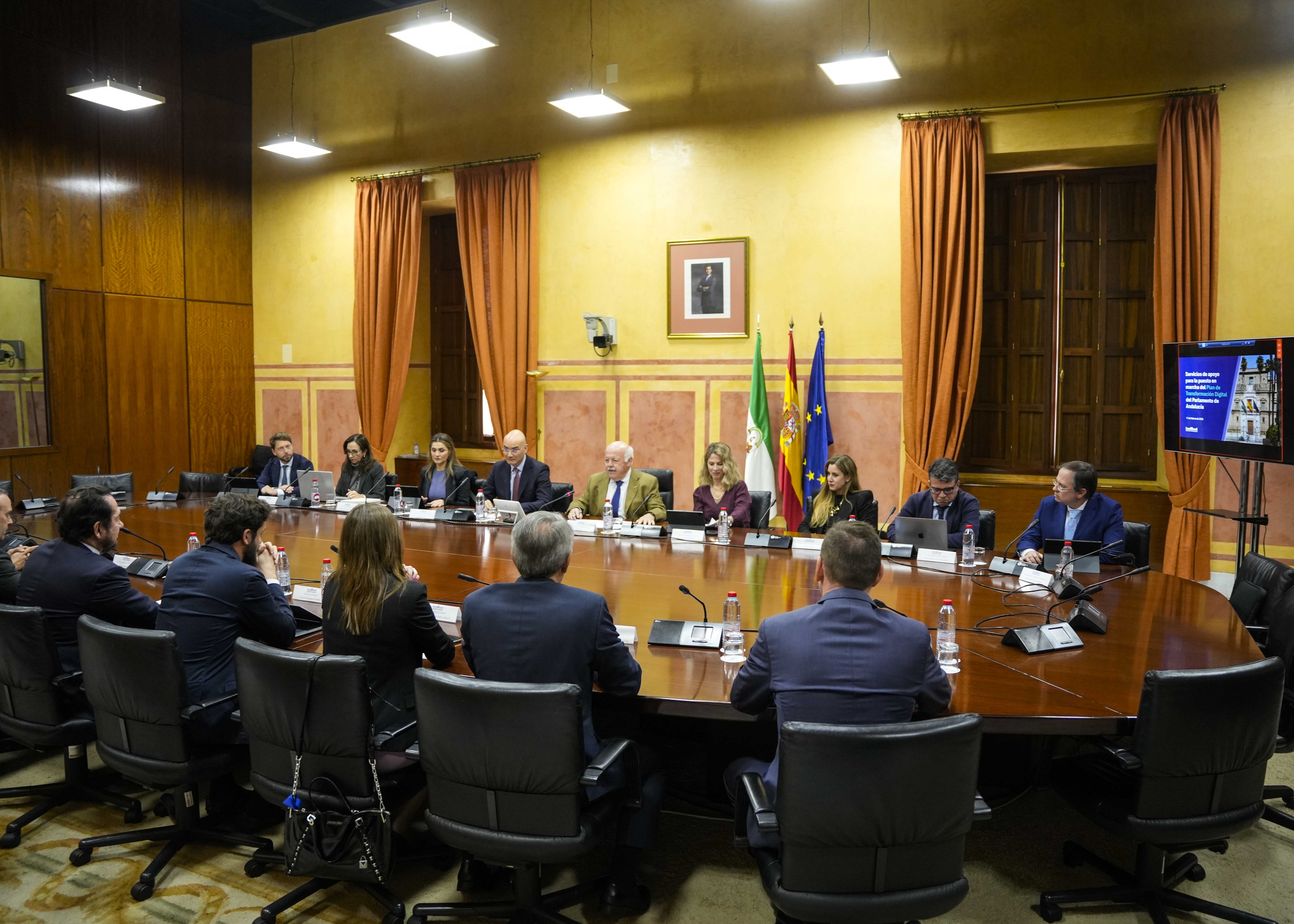 El presidente del Parlamento y representantes de la Administracin andaluza durante el encuentro con los delegados de las empresas de transformacin digital  