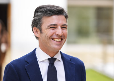 Jorge Saavedra, del G.P. Popular de Andaluca, antes de la sesin plenaria 