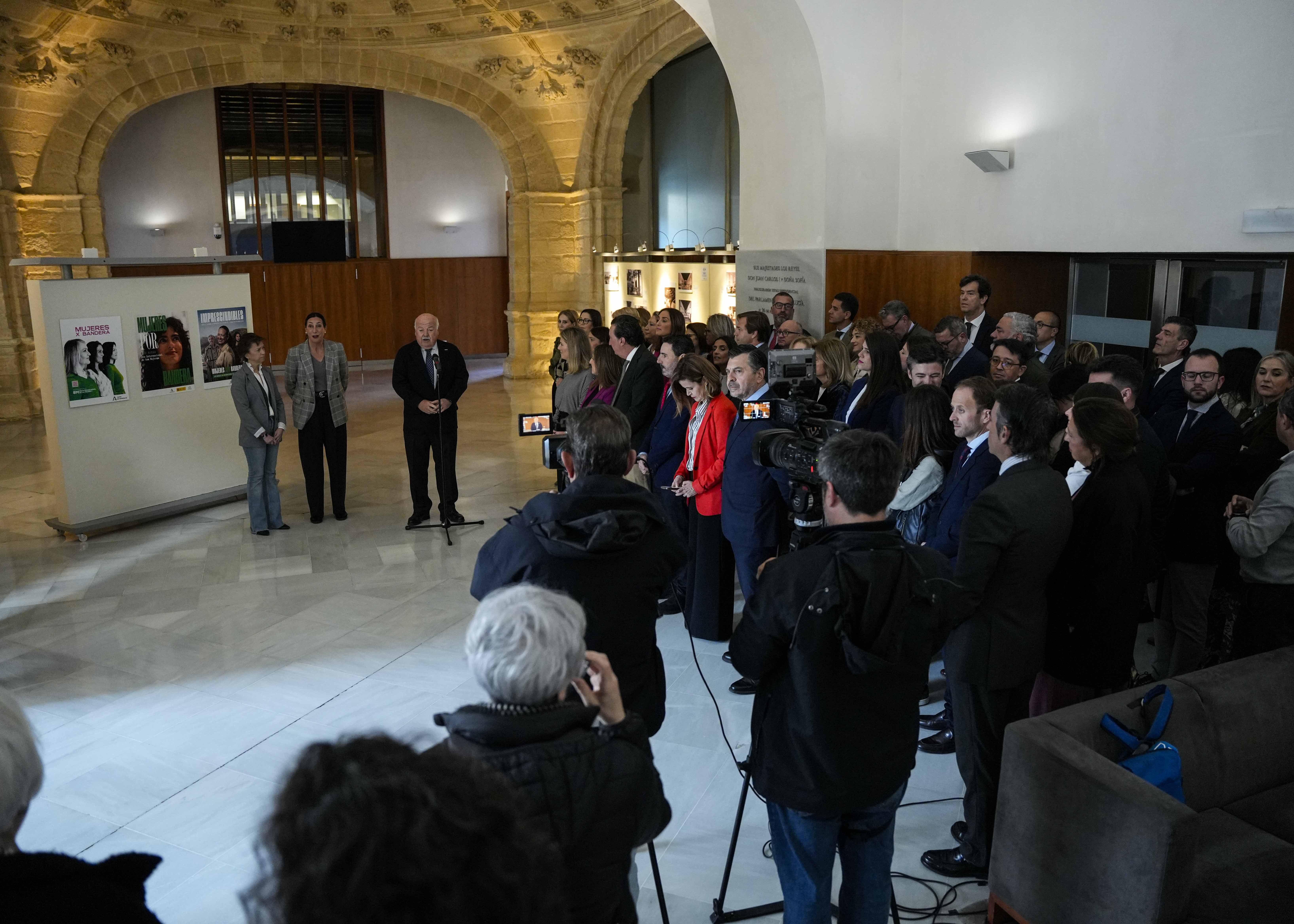  El presidente del Parlamento, Jess Aguirre, interviene en la inauguracin de la exposicin