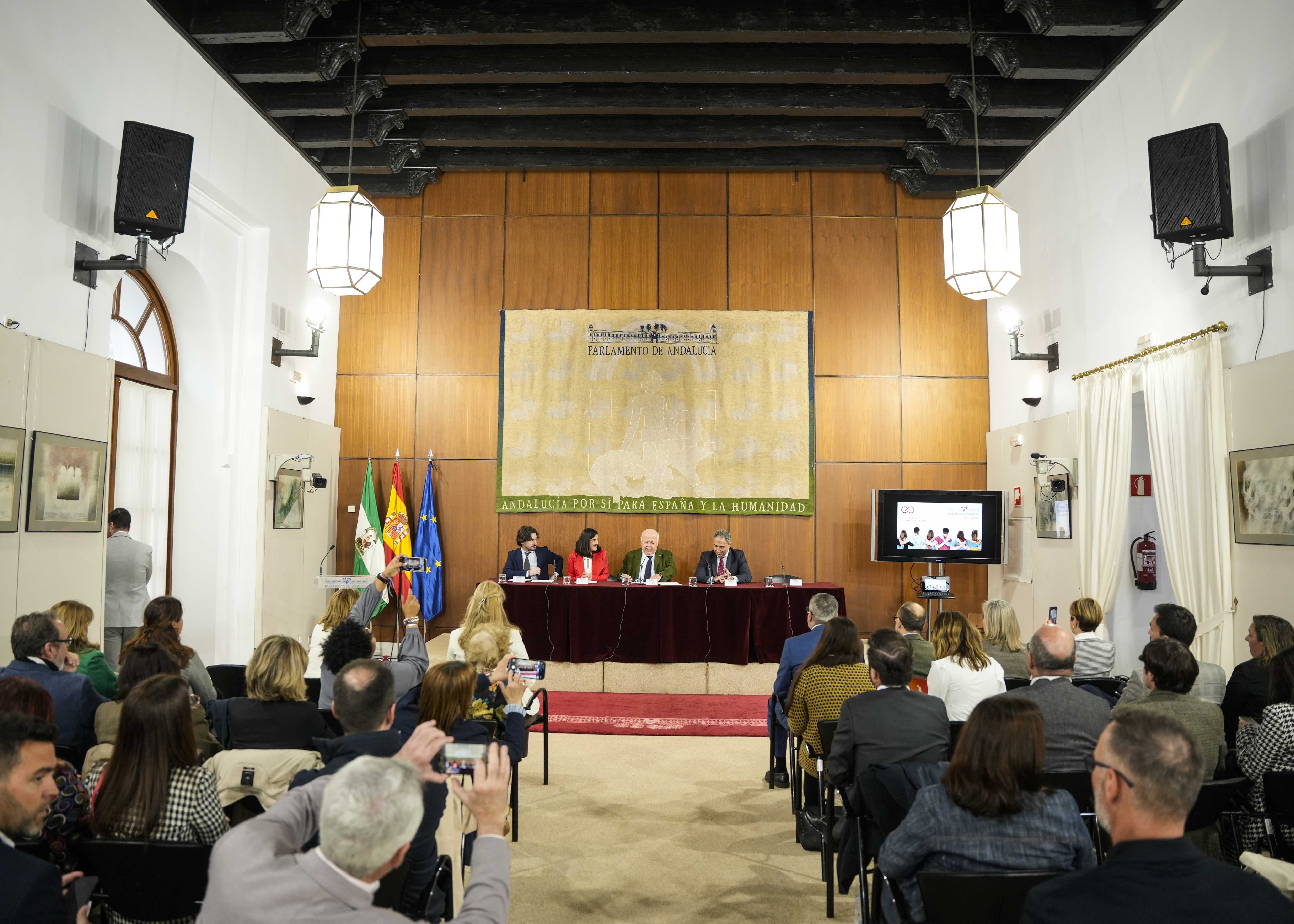La sala Alberto Jimnez-Becerril ha sido el escenario para la presentacin del proyecto "Educando en Valores" 