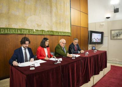 La mesa del acto "Educando en Valores", presidida por Jess Aguirre, presidente del Parlamento de Andaluca 