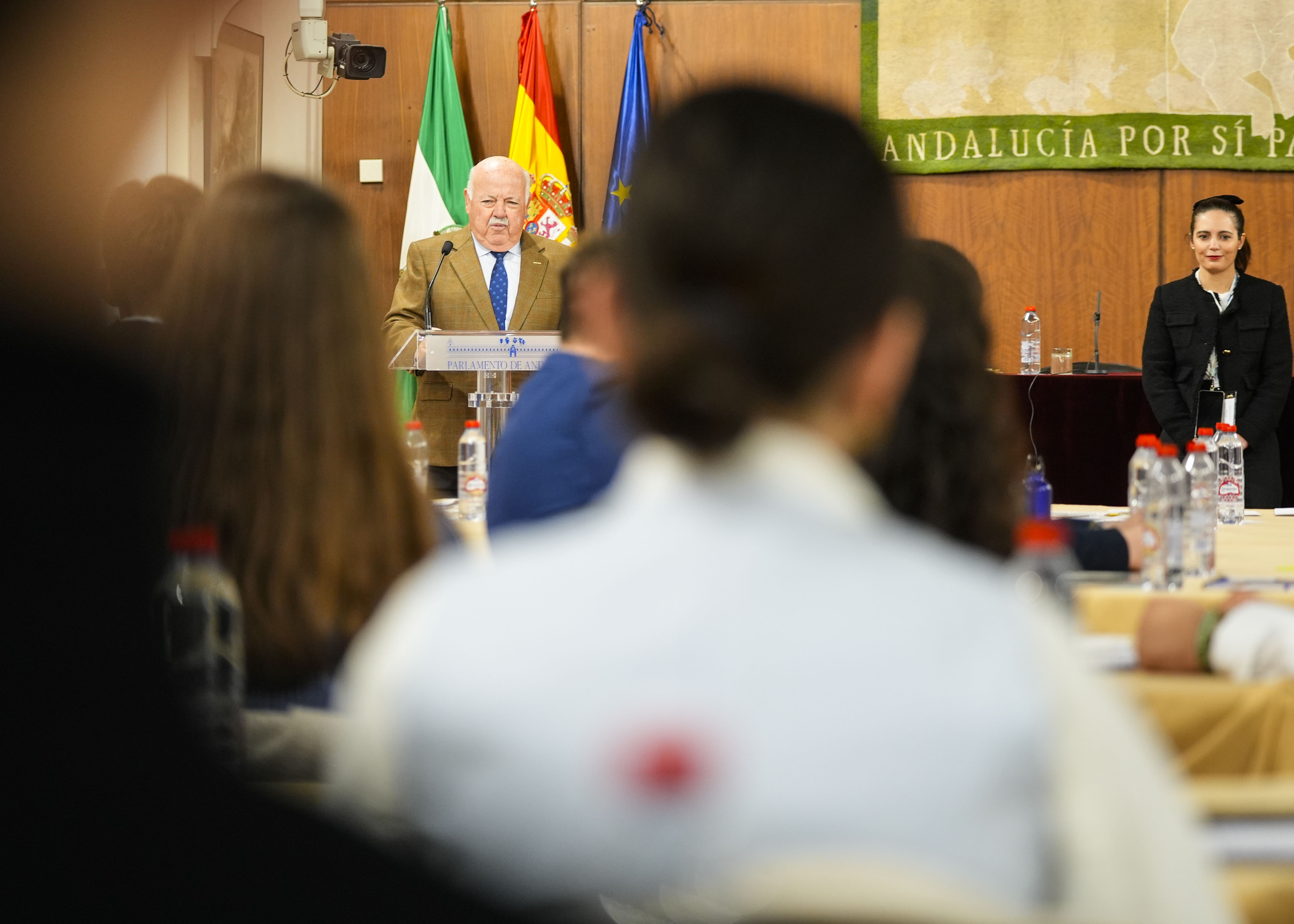 Jesús Aguirre, presidente de la Cámara andaluza, inaugura el encuentro del IX Parlamento Científico de Jóvenes 2025  