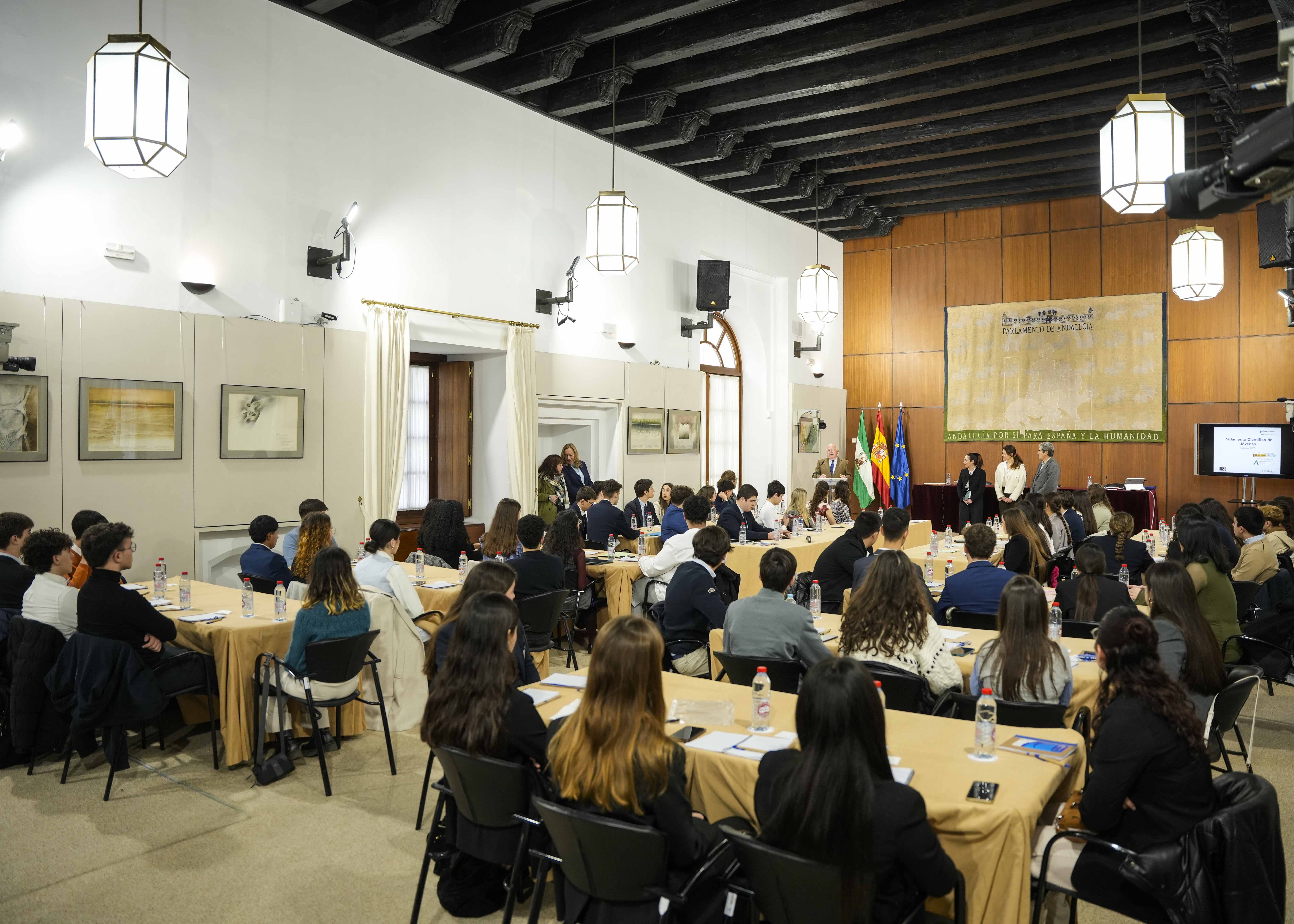 Vista general de la sala Alberto Jimnez-Becerril con los jvenes que han participado en esta nueva edicin del Parlamento cientfico  