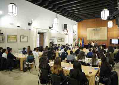 Vista general de la sala Alberto Jimnez-Becerril con los jvenes que han participado en esta nueva edicin del Parlamento cientfico  