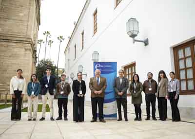 El presidente del Parlamento, Jess Aguirre; los coordinadores del Parlamento Cientfico de Jvenes, Josechu Ferreras y Guadalupe Jimnez; y los estudiantes moderadores en el encuentro 