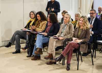 Diputadas del Parlamento y la vicepresidenta primera de la Cmara entre los asistentes a la presentacin de la campaa  