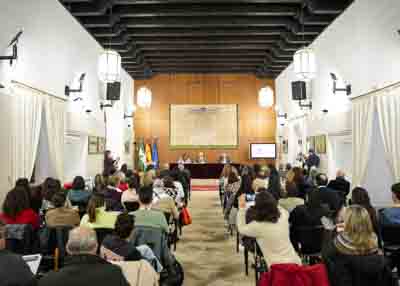 Numeroso pblico durante la presentacin de la campaa "La no vuelta al cole" de la Fundacin Secretariado Gitano en la sala Alberto Jimnez-Becerril  