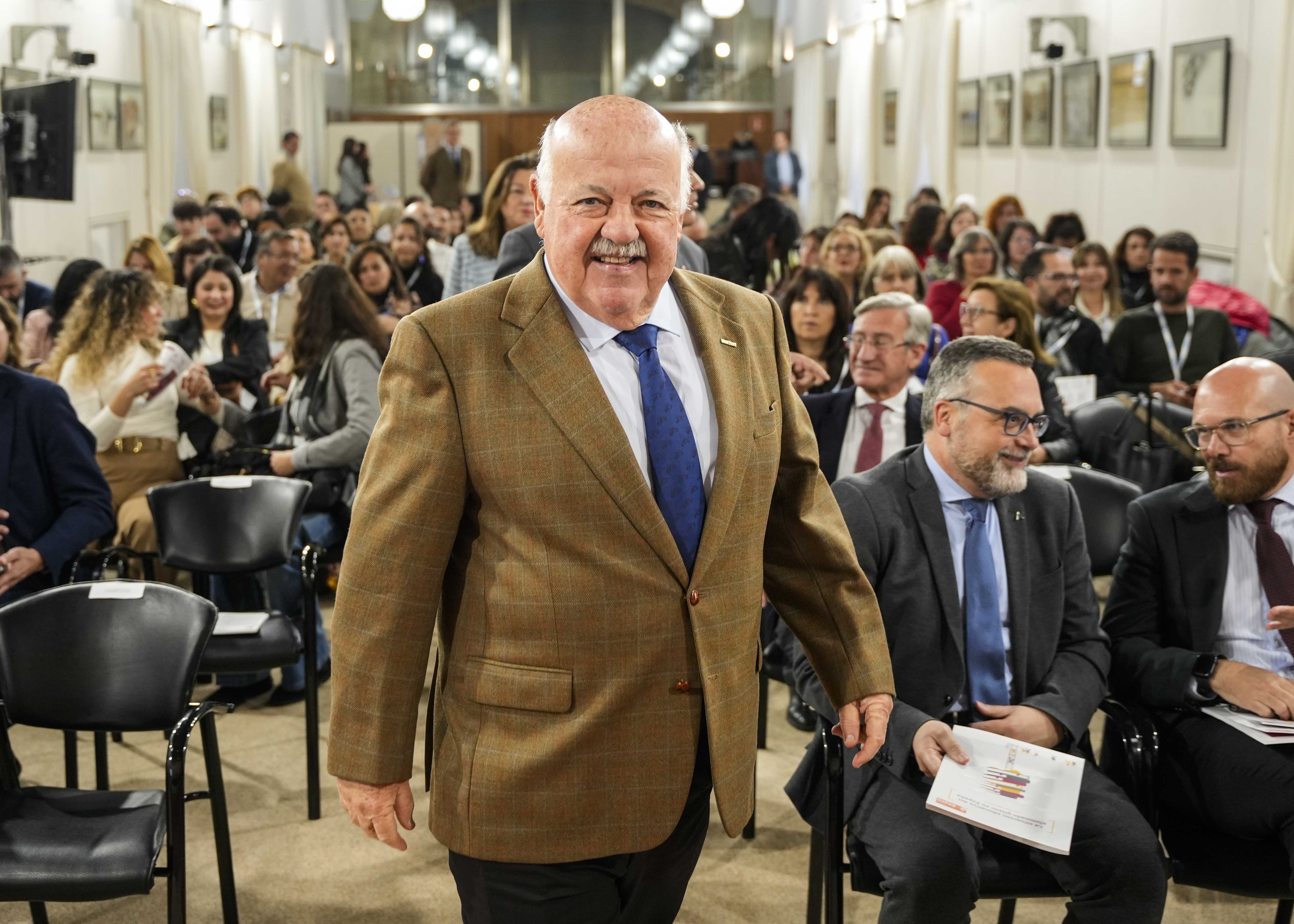 Jess Aguirre, presidente del Parlamento, a su llegada al acto de presentacin de la campaa La no vuelta al cole 