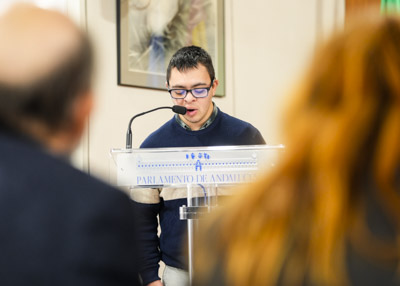 Aportación de uno de las invitados en el acto con motivo del Día Mundial del Síndrome de Down  