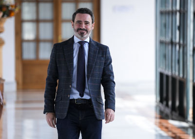 El secretario tercero de la Mesa, Jos Ramn Carmona  