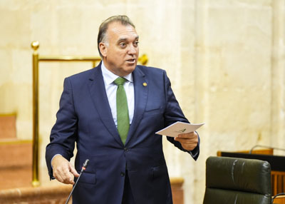 Arturo Bernal, consejero de Turismo y Andalucía Exterior, le responde 