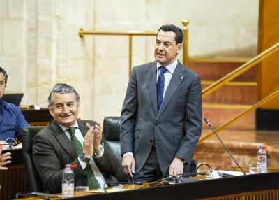 Juan Manuel Moreno, presidente de la Junta de Andalucía, durante la sesión de control al Ejecutivo 