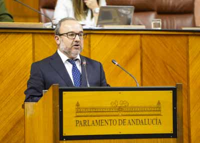 Por el G.P. Popular de Andalucía, Manuel Alberto San Román expone una PNLP sobre la modificación y moratoria del Real Decreto 666/2023, por el que se regula la distribución, prescripción, dispensación y uso de medicamentos veterinarios