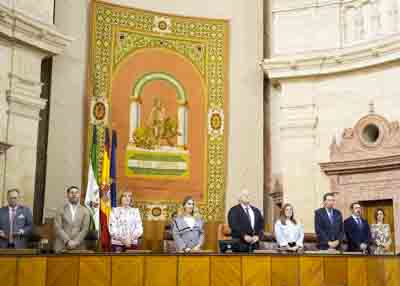  La Mesa del Parlamento de Andaluca durante el minuto de silencio que se ha guardado en seal de condolencia por el fallecimiento del papa Francisco 