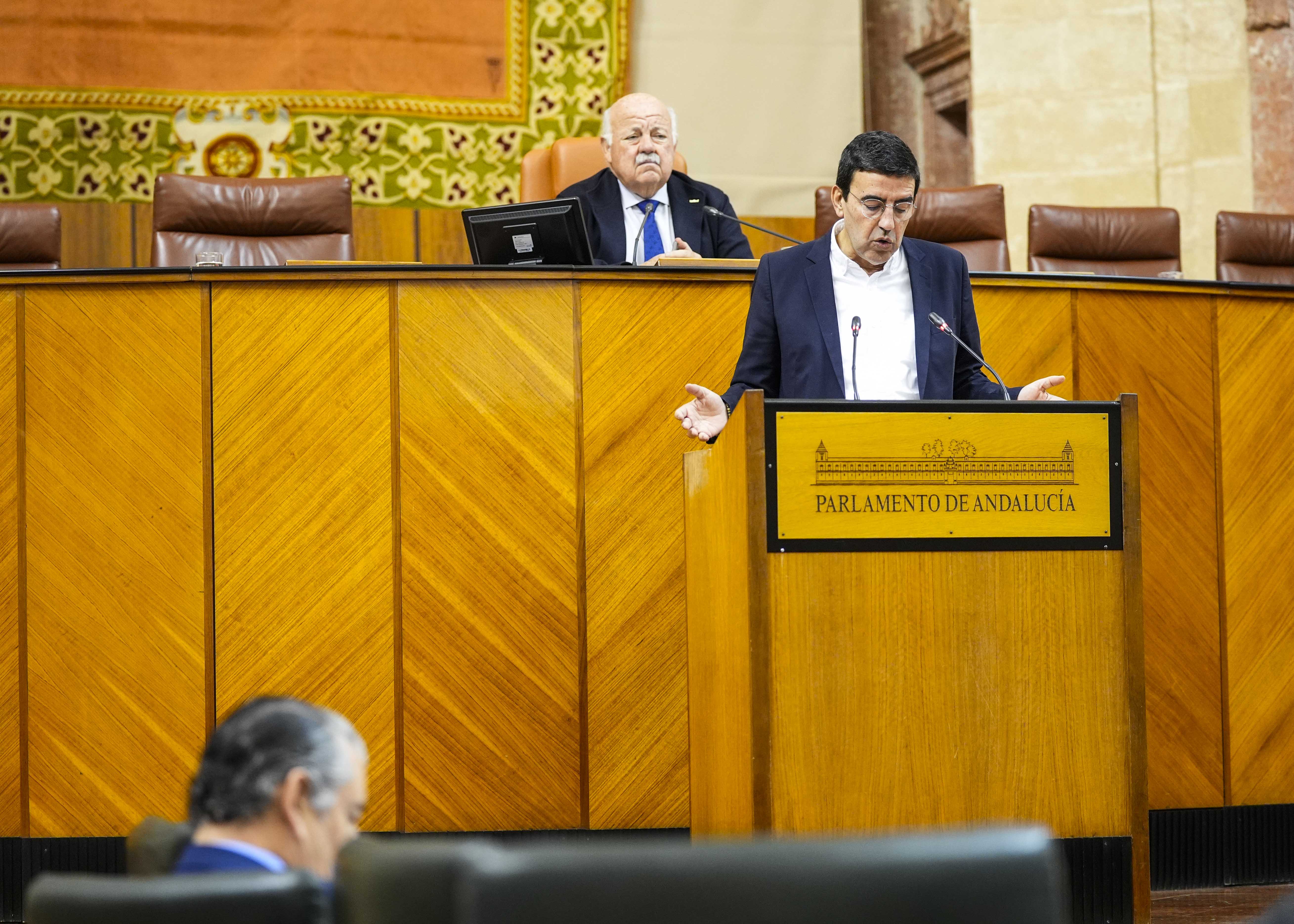 El diputado del Grupo Socialista Mario Jess Jimnez interpela al consejero de la Presidencia, Antonio Sanz 