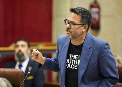 Jos Ignacio Garca, portavoz del G.P. Mixto-Adelante Andaluca, inicia las preguntas al presidente con una cuestin relativa al turismo en Andaluca 